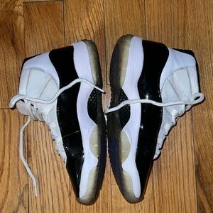Air Jordan 11 Retro “concord” - Black and White, 9.5